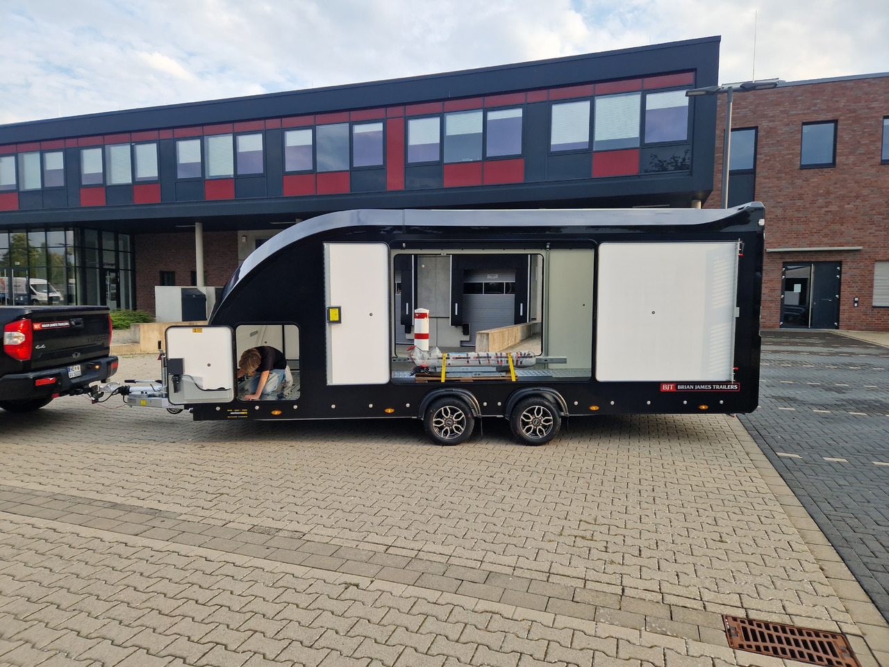 Trailer autotransporter BJT Race Sport 550x210x188cm blackline E Winde Kamera 3500kg: gambar 12
