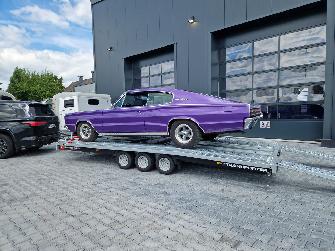 BJT T Transporter 231 550x224cm schwarz Auffahrrampen 235cm Tridem 10" 3500kg (XXL) - Trailer autotransporter: gambar 2 BJT T Transporter 231 550x224cm schwarz Auffahrrampen 235cm Tridem 10" 3500kg (XXL) - Trailer autotransporter: gambar 2