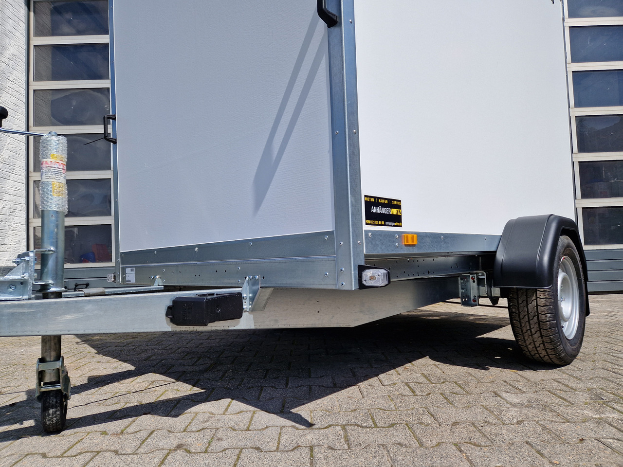 Trailer kotak tertutup Brenderup Cargo Dynamic CD260 BD R 260x150x185 Heckrampe Wabenwände (S) 1300kg: gambar 9 Trailer kotak tertutup Brenderup Cargo Dynamic CD260 BD R 260x150x185 Heckrampe Wabenwände (S) 1300kg: gambar 9