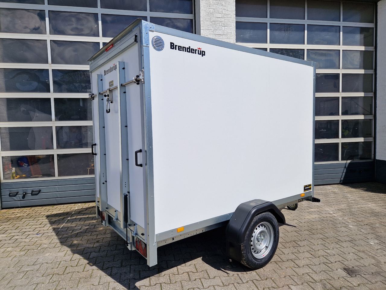 Trailer kotak tertutup Brenderup Cargo Dynamic CD260 BD R 260x150x185 Heckrampe Wabenwände (S) 1300kg: gambar 7 Trailer kotak tertutup Brenderup Cargo Dynamic CD260 BD R 260x150x185 Heckrampe Wabenwände (S) 1300kg: gambar 7