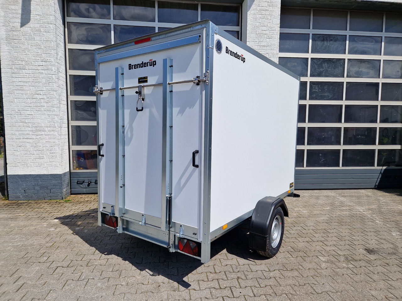 Trailer kotak tertutup Brenderup Cargo Dynamic CD260 BD R 260x150x185 Heckrampe Wabenwände (S) 1300kg: gambar 8 Trailer kotak tertutup Brenderup Cargo Dynamic CD260 BD R 260x150x185 Heckrampe Wabenwände (S) 1300kg: gambar 8