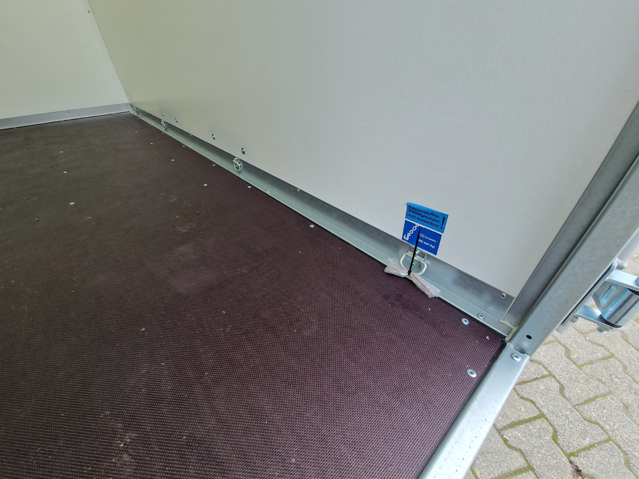 Trailer kotak tertutup Brenderup Cargo Dynamic CD300 TB D 300x155x185cm Hecktüren Wabenwände (M) 2000kg: gambar 13