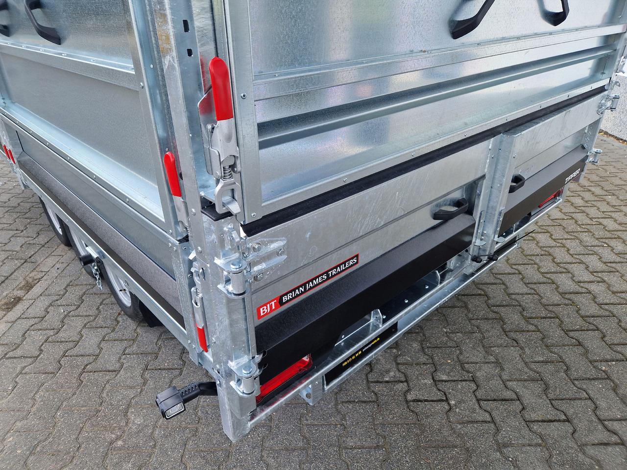 Brian James Trailer Tipper 526-4020 400x200x100cm Aufsatz elek. blackline LED Tridem 3500kg Aktion - Trailer jungkit: gambar 2 Brian James Trailer Tipper 526-4020 400x200x100cm Aufsatz elek. blackline LED Tridem 3500kg Aktion - Trailer jungkit: gambar 2