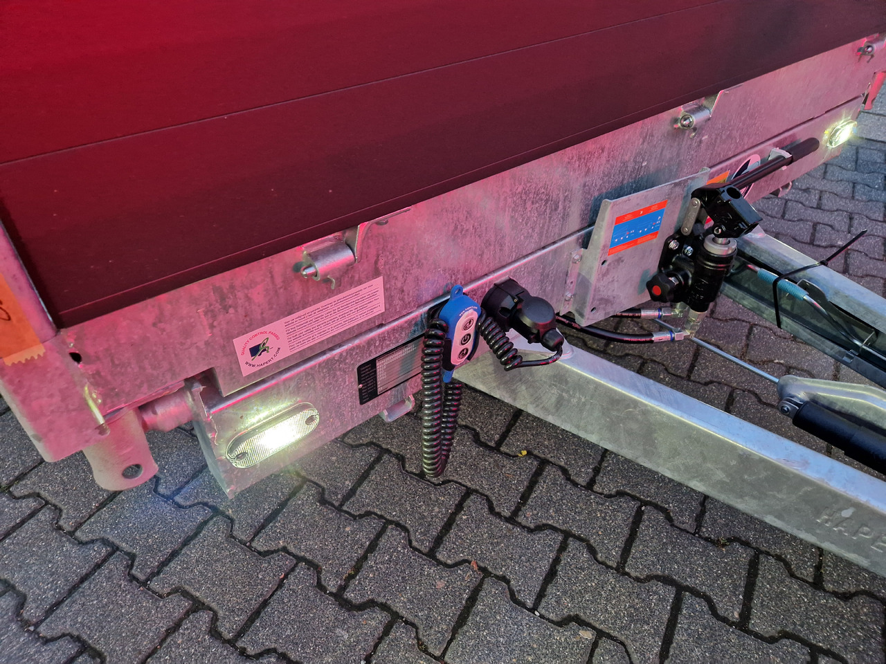 Trailer jungkit COBALT+ 335x180x40cm black +40cm hohe Aluwände Elektro Rampen Stützen Parabelfederung 3500kg: gambar 10