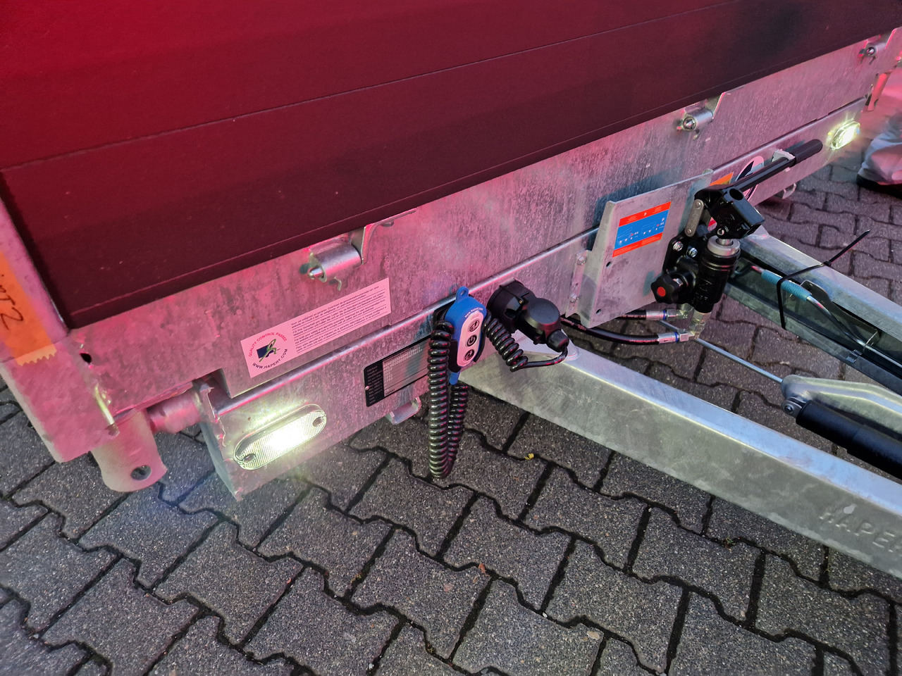 Trailer jungkit COBALT+ 335x180x40cm black +40cm hohe Aluwände Elektro Rampen Stützen Parabelfederung 3500kg: gambar 7