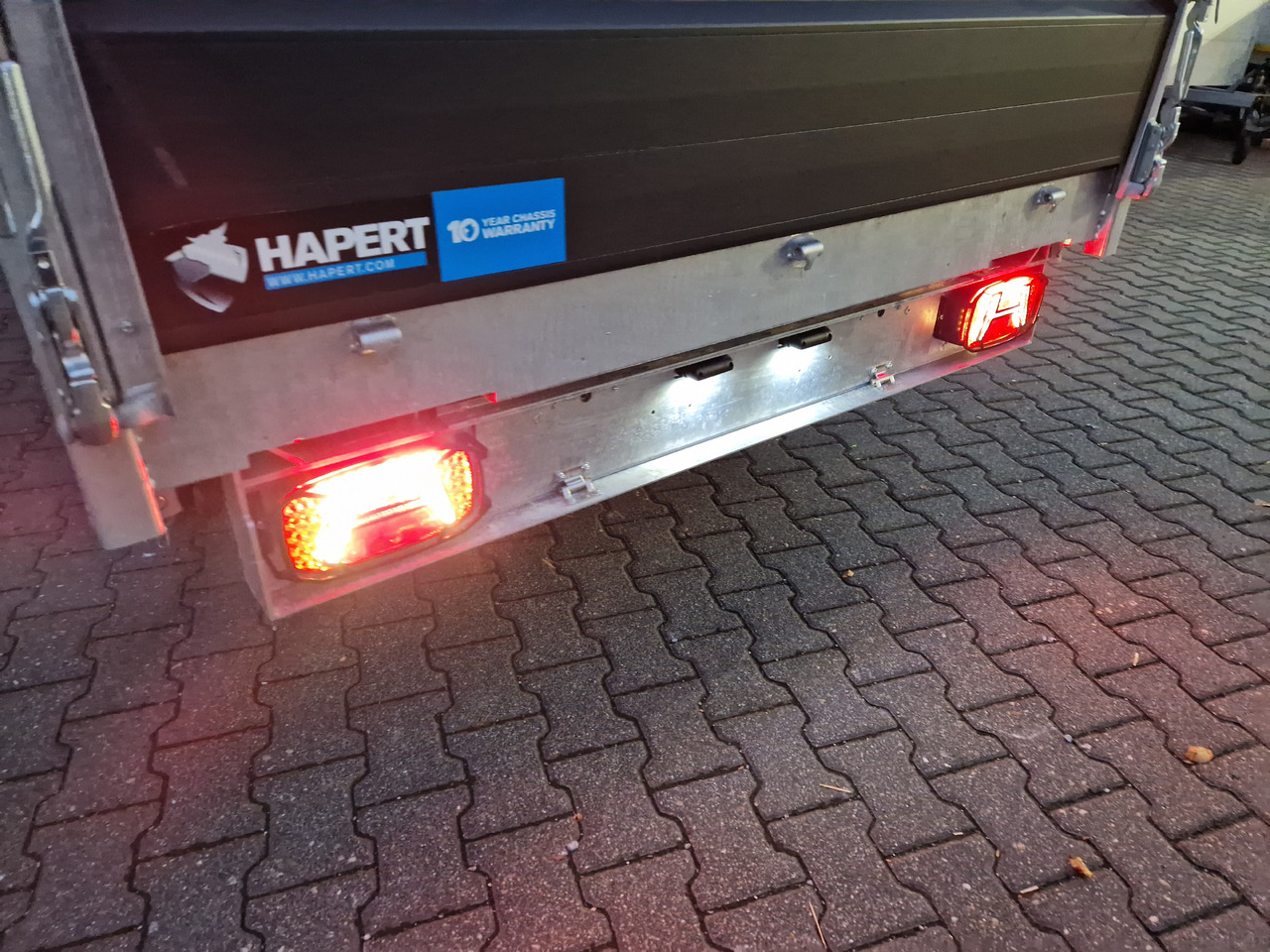 Trailer jungkit COBALT+ 335x180x40cm black +40cm hohe Aluwände Elektro Rampen Stützen Parabelfederung 3500kg: gambar 6