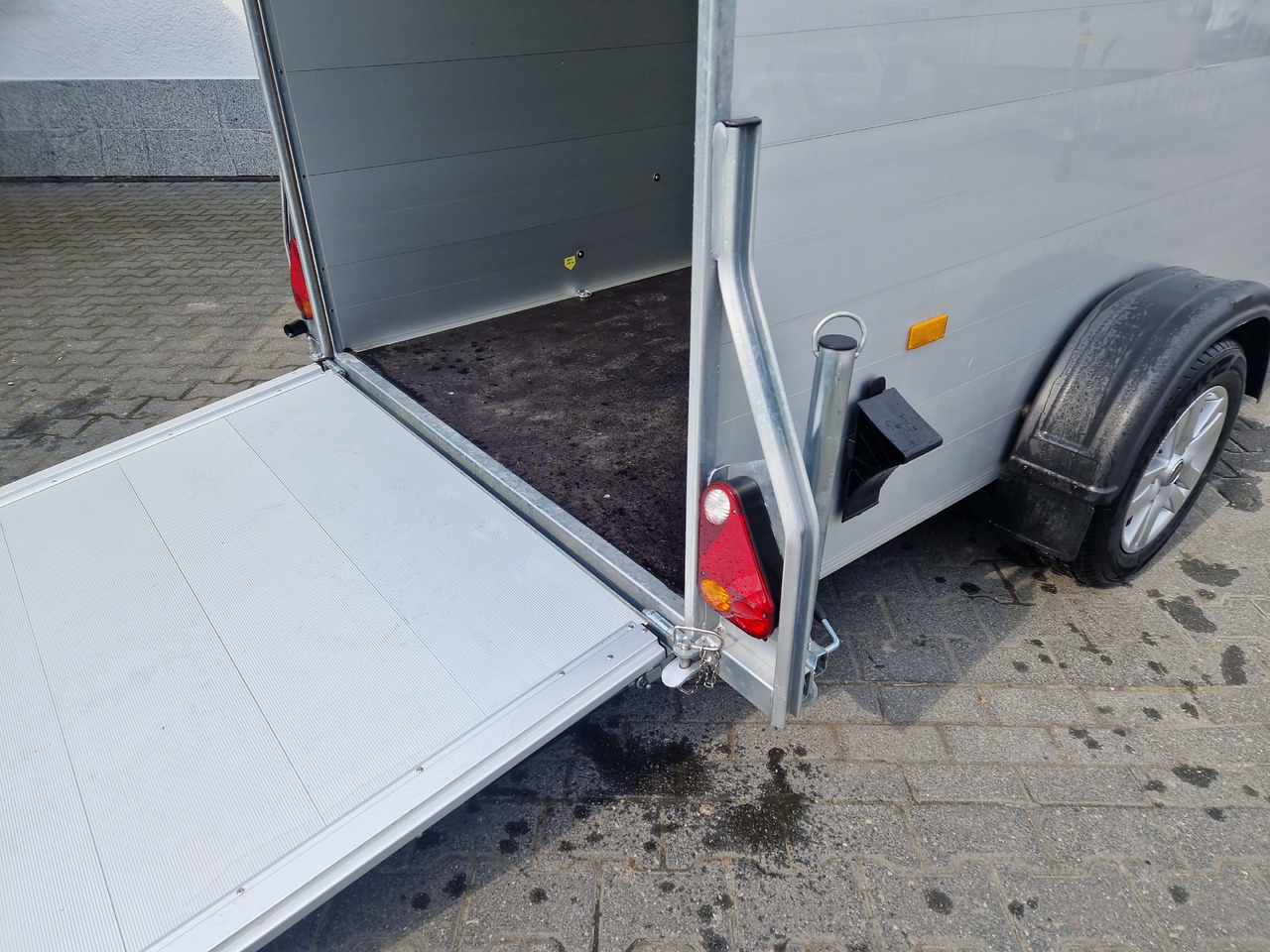 Trailer kotak tertutup Cargo Roadster 300 300x150x184cm Alu Poly royal blau Alufelgen Pullman 100km/H 1300kg: gambar 13