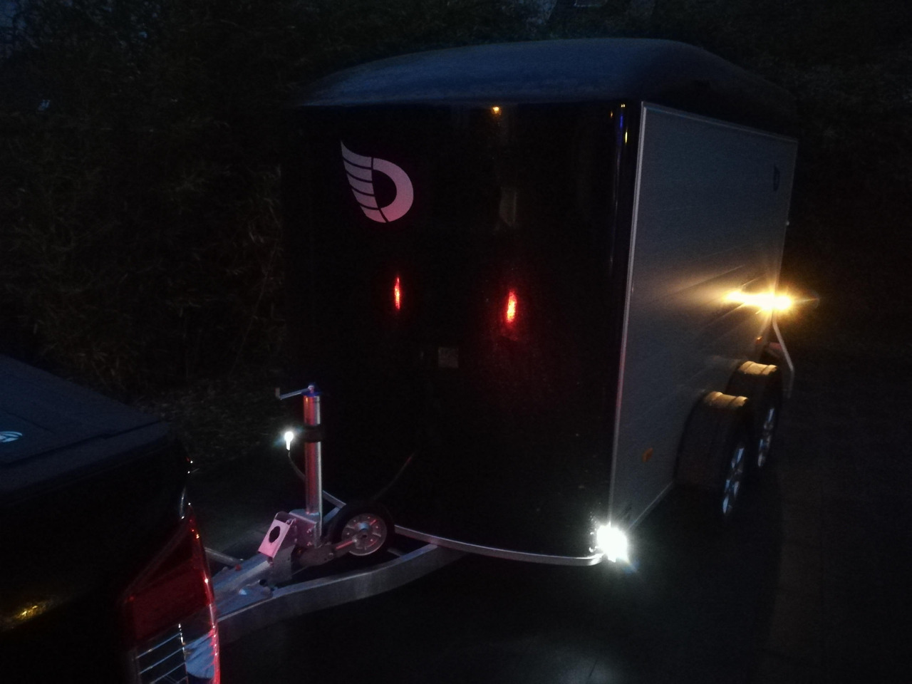 Cargo Roadster 500 312x167x199cm Alu Poly black Seitentür 100km/H Pullman 2000kg Sommer Aktion 2025 - Trailer kotak tertutup: gambar 2 Cargo Roadster 500 312x167x199cm Alu Poly black Seitentür 100km/H Pullman 2000kg Sommer Aktion 2025 - Trailer kotak tertutup: gambar 2
