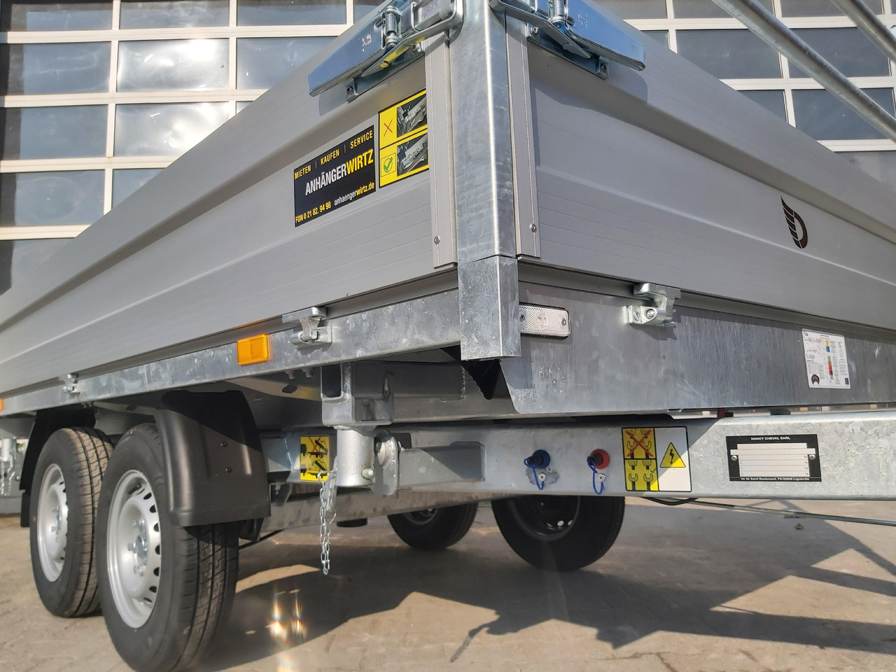 Cheval Liberte Debon Kipper PW 2.4 Basic Elektro 305x180x35cm 2600kg Modell 2024 - Trailer jungkit: gambar 4 Cheval Liberte Debon Kipper PW 2.4 Basic Elektro 305x180x35cm 2600kg Modell 2024 - Trailer jungkit: gambar 4