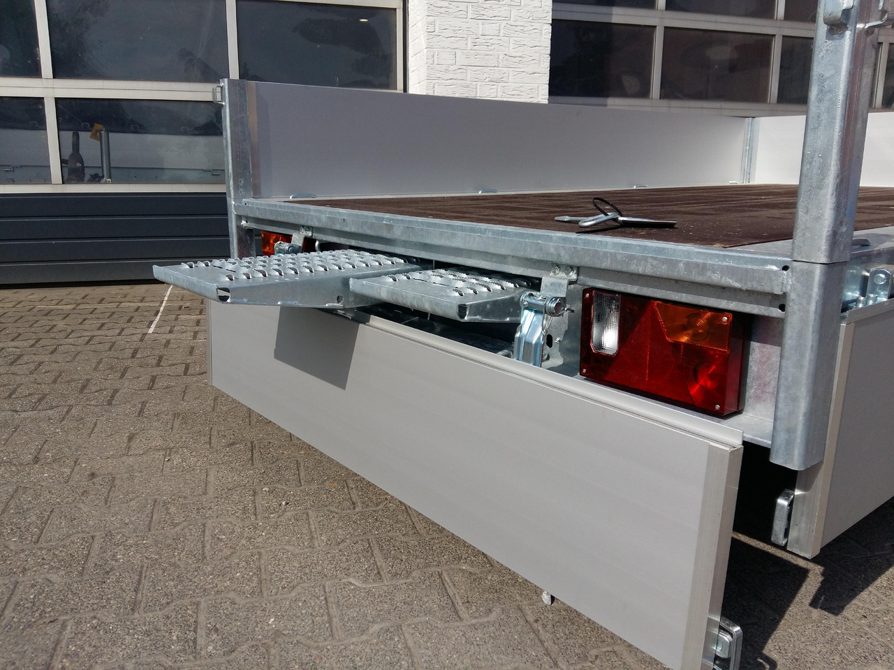 EDUARD Multi 260x150x30cm Lfh: 56cm 10" niedrig Fahrwerk Rampen (S) 1500kg - Trailer mobil: gambar 2 EDUARD Multi 260x150x30cm Lfh: 56cm 10" niedrig Fahrwerk Rampen (S) 1500kg - Trailer mobil: gambar 2