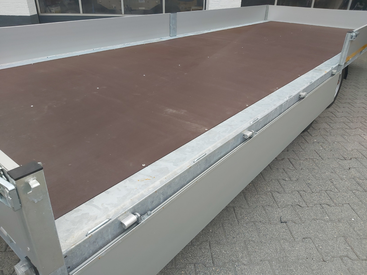 Hochlader 556x200x30cm 13" niedrig Fahrwerk 3500kg Abverkauf Aktion - Trailer flatbed: gambar 4 Hochlader 556x200x30cm 13" niedrig Fahrwerk 3500kg Abverkauf Aktion - Trailer flatbed: gambar 4