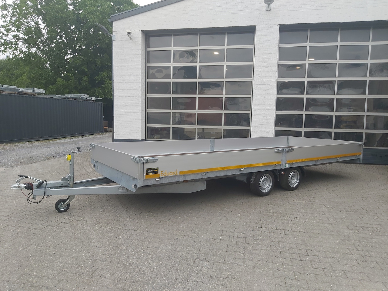 Hochlader 556x200x30cm 13" niedrig Fahrwerk 3500kg Abverkauf Aktion - Trailer flatbed: gambar 1 Hochlader 556x200x30cm 13" niedrig Fahrwerk 3500kg Abverkauf Aktion - Trailer flatbed: gambar 1