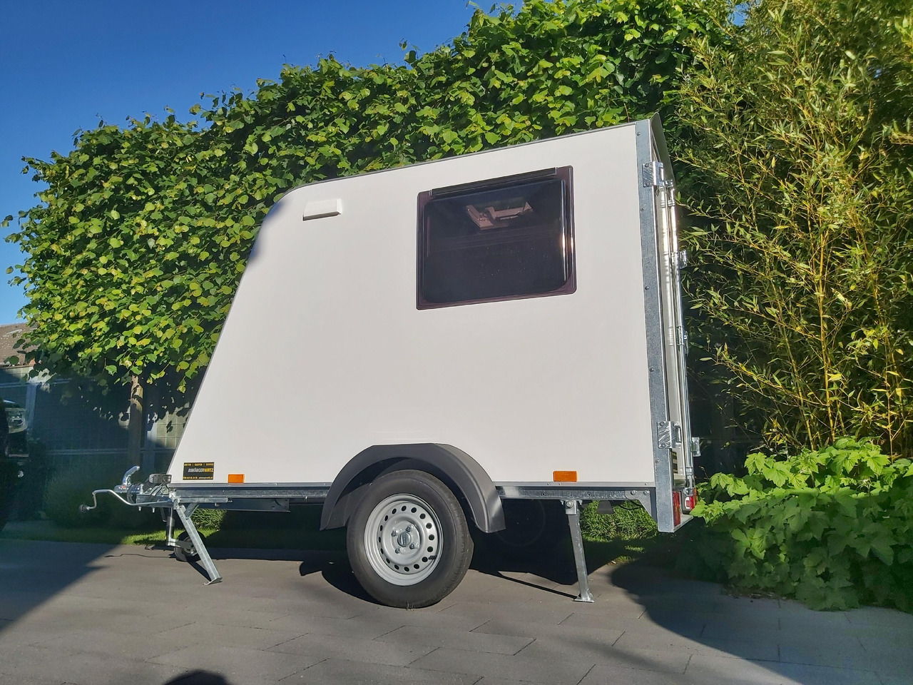 Kargo Camp TFS S Mini 250x125x150cm aero Reling 2 Fenster Dachluke (S) 750kg Abverkauf - Karavan: gambar 3 Kargo Camp TFS S Mini 250x125x150cm aero Reling 2 Fenster Dachluke (S) 750kg Abverkauf - Karavan: gambar 3
