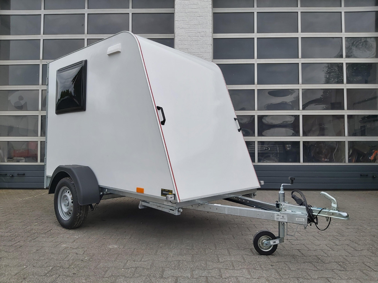 Kargo Camp TFS S Mini 250x125x150cm aero Reling 2 Fenster Dachluke (S) 750kg Abverkauf - Karavan: gambar 1 Kargo Camp TFS S Mini 250x125x150cm aero Reling 2 Fenster Dachluke (S) 750kg Abverkauf - Karavan: gambar 1