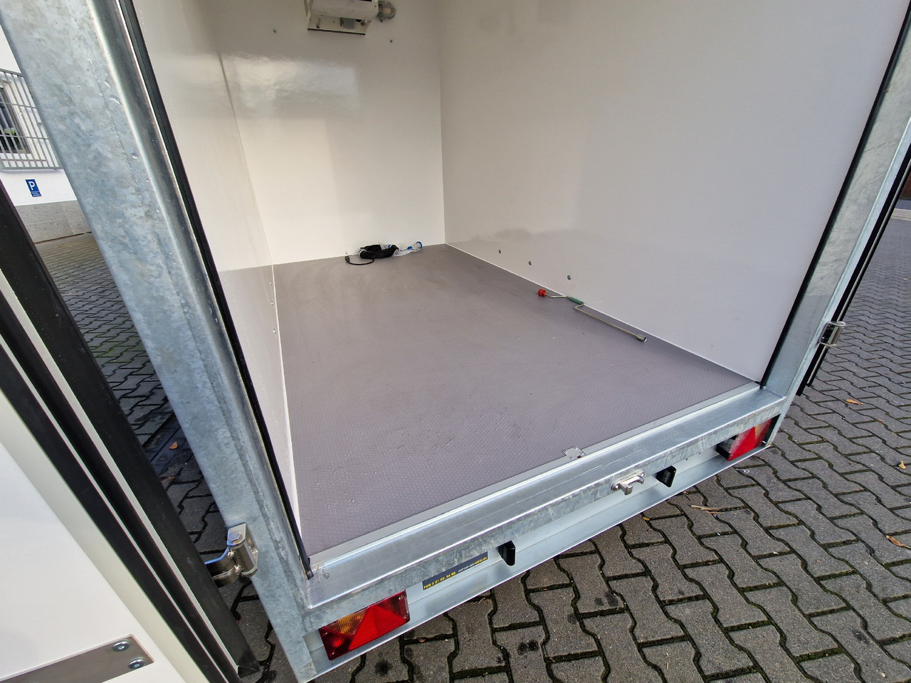 Trailer berpendingin Kargo CoolBoxx FK2030HT 296x162x200cm 230V Govi Kühlung Stützen 2000kg 100km/H Abverkauf: gambar 12