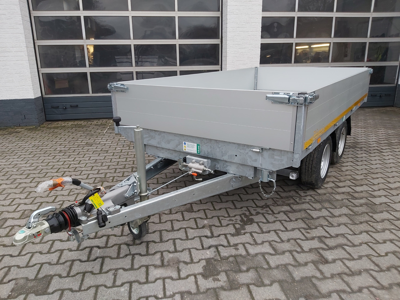 Kipper 330x180x40cm Elektrisch+Notpumpe Profi Rahmen+ (L) 3500kg Abverkauf 2te Wahl - Trailer jungkit: gambar 3 Kipper 330x180x40cm Elektrisch+Notpumpe Profi Rahmen+ (L) 3500kg Abverkauf 2te Wahl - Trailer jungkit: gambar 3