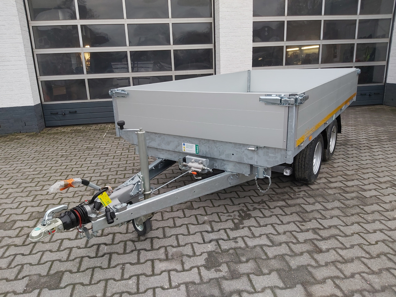 Kipper 330x180x40cm Elektrisch+Notpumpe Profi Rahmen+ (L) 3500kg Abverkauf 2te Wahl - Trailer jungkit: gambar 4 Kipper 330x180x40cm Elektrisch+Notpumpe Profi Rahmen+ (L) 3500kg Abverkauf 2te Wahl - Trailer jungkit: gambar 4