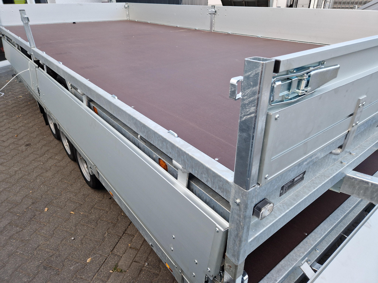 MEDAX - 3 3500 502x223x30cm Tridem 12" niedrig Fahrwerk (XXL) 3500kg - Trailer flatbed: gambar 4 MEDAX - 3 3500 502x223x30cm Tridem 12" niedrig Fahrwerk (XXL) 3500kg - Trailer flatbed: gambar 4