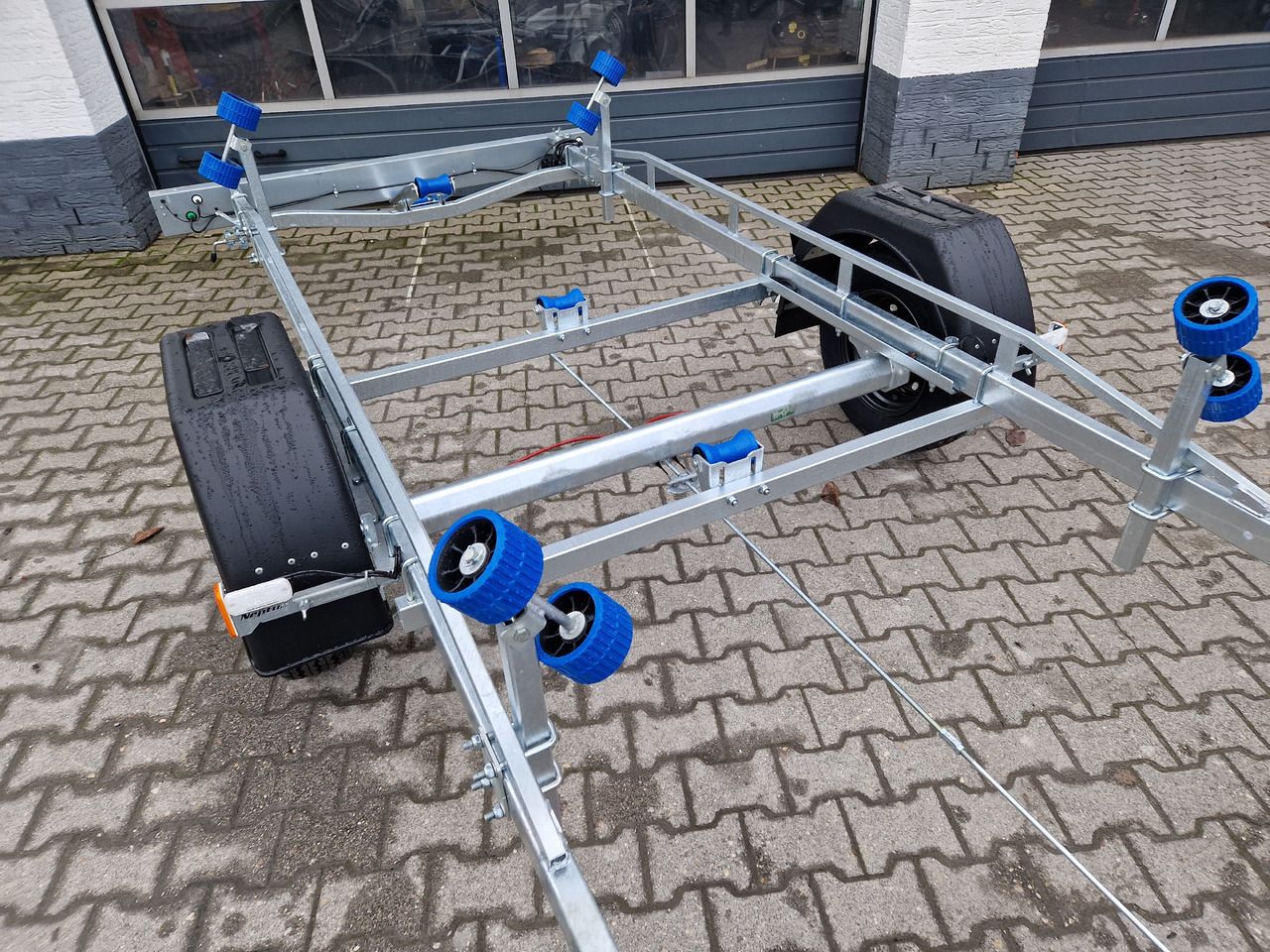Neptun Bootstrailer Navy GN 231 1300 mit Winde 1300kg Modell 2024 - Trailer perahu: gambar 4 Neptun Bootstrailer Navy GN 231 1300 mit Winde 1300kg Modell 2024 - Trailer perahu: gambar 4