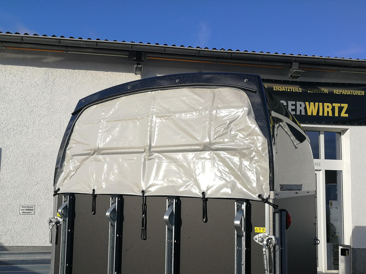 Trailer pengangkut kuda Pferdeanhänger Böckmann DUO Esprit silver black Sattelkammer Aluboden Trittschutz 2400kg 100 km/H: gambar 9