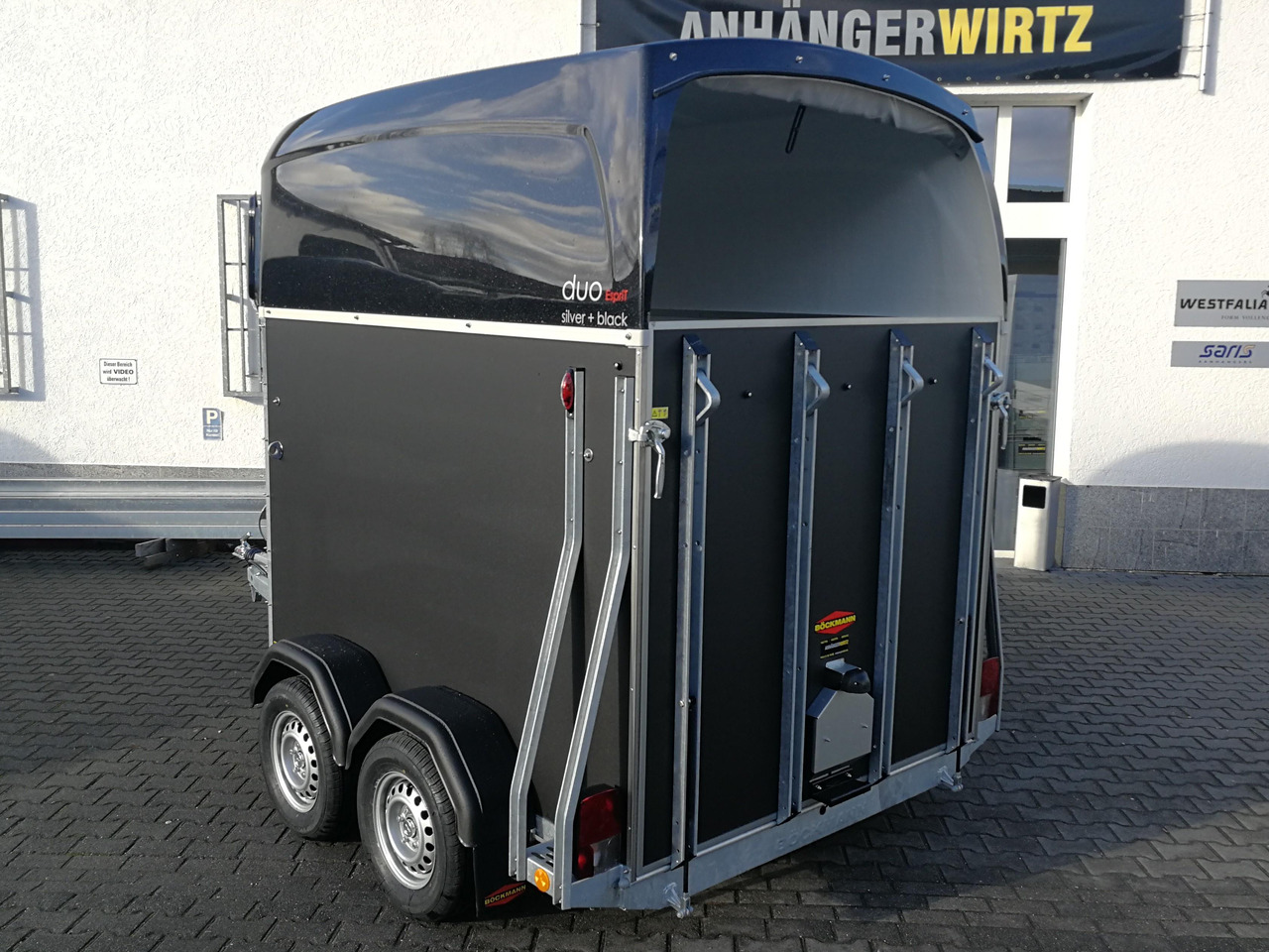 Trailer pengangkut kuda Pferdeanhänger Böckmann DUO Esprit silver black Sattelkammer Aluboden Trittschutz 2400kg 100 km/H: gambar 6