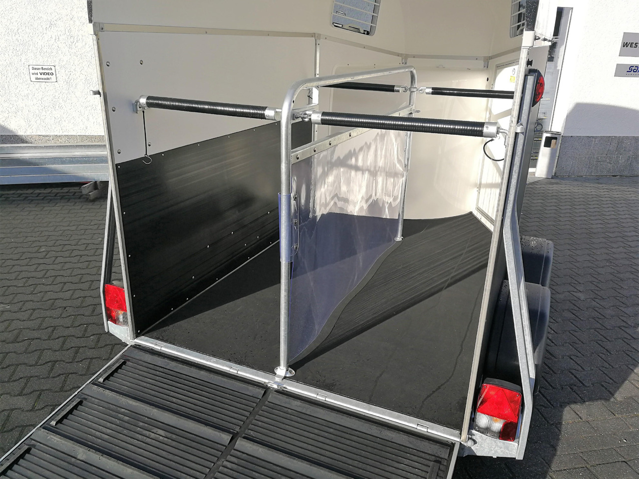Trailer pengangkut kuda Pferdeanhänger Böckmann DUO Esprit silver black Sattelkammer Aluboden Trittschutz 2400kg 100 km/H: gambar 12
