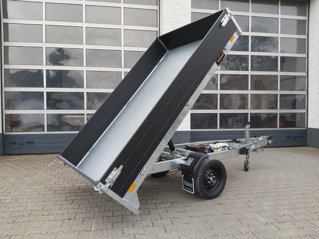 Saris Kipper K1 256 150 1500 1 E 256x150x30cm black Edition Elektro & Notpumpe 13" (S) 1500kg - Trailer jungkit: gambar 3 Saris Kipper K1 256 150 1500 1 E 256x150x30cm black Edition Elektro & Notpumpe 13" (S) 1500kg - Trailer jungkit: gambar 3