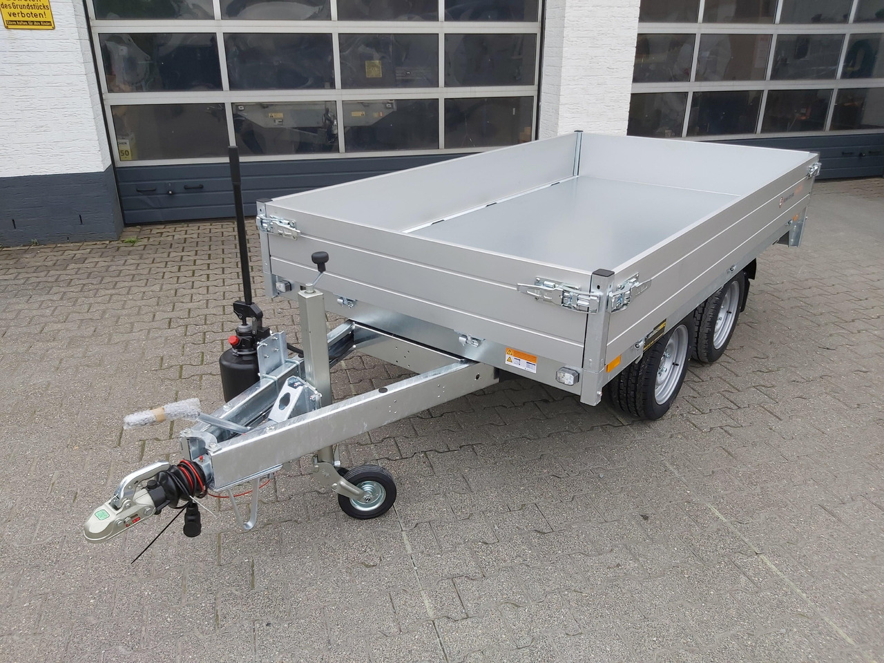 Saris Kipper K1 276 150 2000 2 276x150x30cm silver Handpumpe 13" (S) 2000kg - Trailer jungkit: gambar 4 Saris Kipper K1 276 150 2000 2 276x150x30cm silver Handpumpe 13" (S) 2000kg - Trailer jungkit: gambar 4