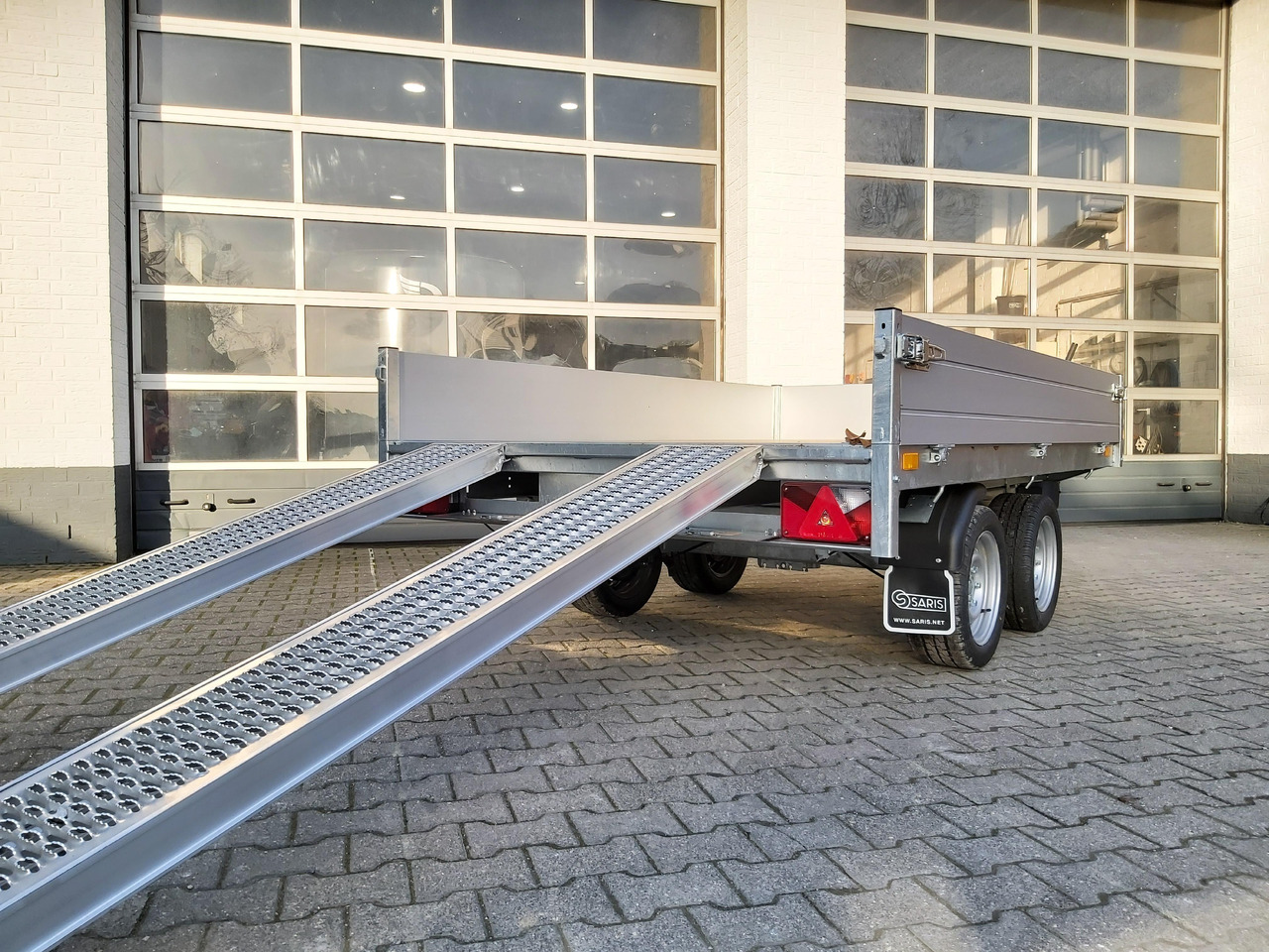 Saris Kipper K1 276 170 2000 2 276x170x30cm Alu Auffahrrampen Heckstützen Handpumpe 13" 2000kg - Trailer jungkit: gambar 1 Saris Kipper K1 276 170 2000 2 276x170x30cm Alu Auffahrrampen Heckstützen Handpumpe 13" 2000kg - Trailer jungkit: gambar 1