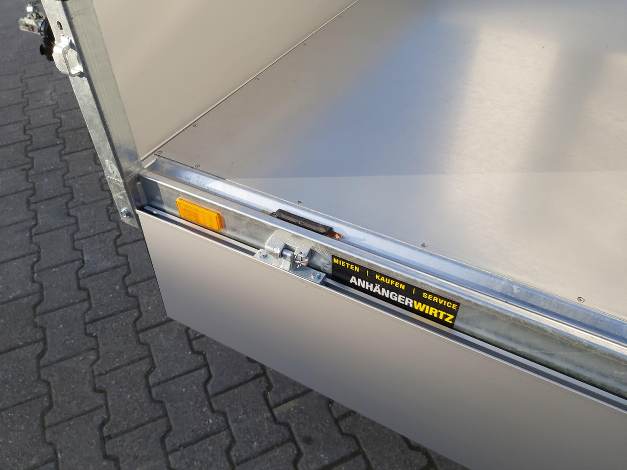 Saris Kipper K1 276 170 2700 2 276x170x30cm Handpumpe 13" 2700kg - Trailer jungkit: gambar 2 Saris Kipper K1 276 170 2700 2 276x170x30cm Handpumpe 13" 2700kg - Trailer jungkit: gambar 2