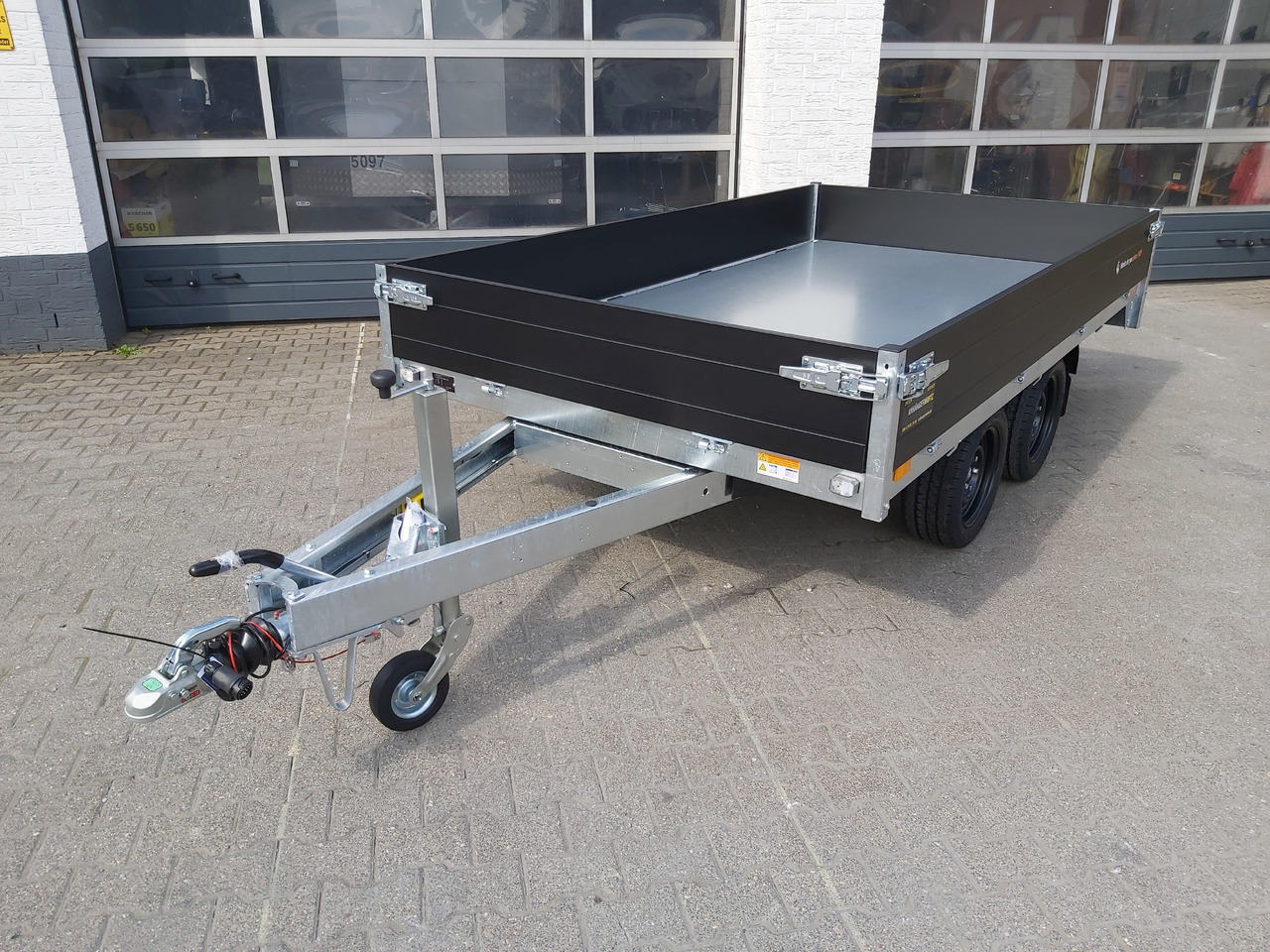 Saris Kipper K1 306 170 2700 2 E 306x170x30cm black Edition Elektro (M) 2700kg Online Aktion - Trailer jungkit: gambar 4 Saris Kipper K1 306 170 2700 2 E 306x170x30cm black Edition Elektro (M) 2700kg Online Aktion - Trailer jungkit: gambar 4