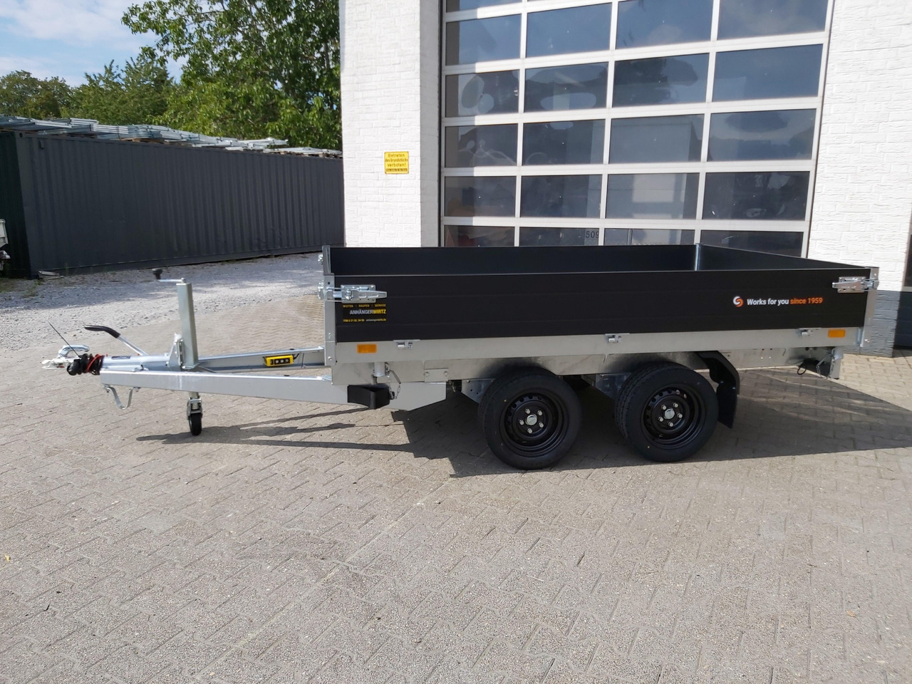 Saris Kipper K3 276 170 2700 2 E 276x170x30cm black Edition Elektro 13" (S) 2700kg Januar Aktion - Trailer jungkit: gambar 4 Saris Kipper K3 276 170 2700 2 E 276x170x30cm black Edition Elektro 13" (S) 2700kg Januar Aktion - Trailer jungkit: gambar 4