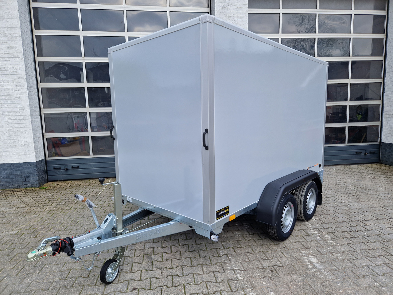Saris Koffer GO 306 154 180 2000 2 306x154x180cm GFK grau (M) 2000kg Modell 2023 - Trailer kotak tertutup: gambar 2 Saris Koffer GO 306 154 180 2000 2 306x154x180cm GFK grau (M) 2000kg Modell 2023 - Trailer kotak tertutup: gambar 2