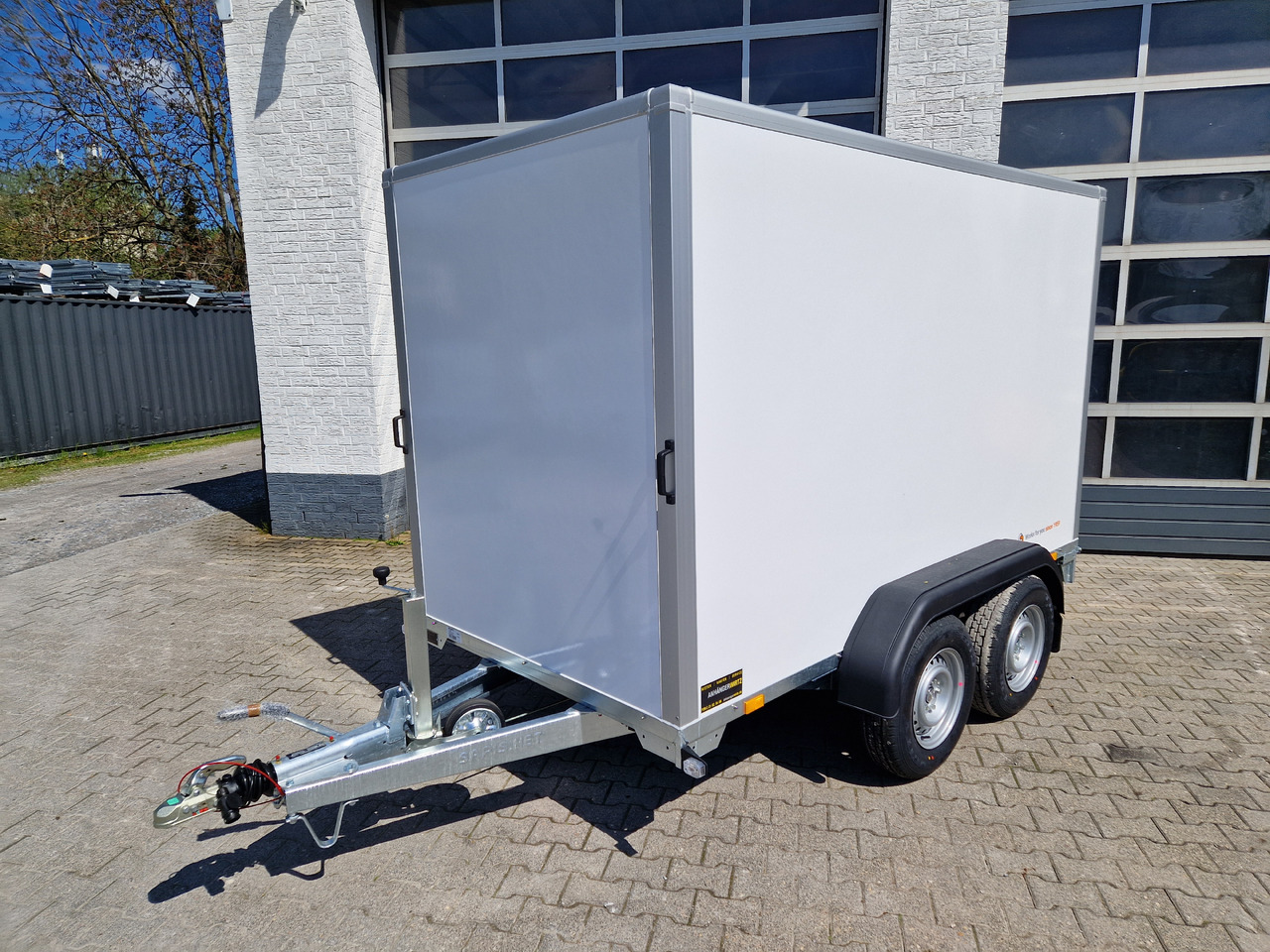 Saris Koffer GO 306 154 180 2700 2 306x154x180cm GFK weiß Auffahrklappe (M) 2700kg Modell 2025 - Trailer kotak tertutup: gambar 5 Saris Koffer GO 306 154 180 2700 2 306x154x180cm GFK weiß Auffahrklappe (M) 2700kg Modell 2025 - Trailer kotak tertutup: gambar 5