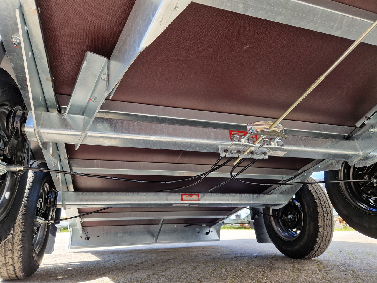 Saris Koffer GO 306 154 180 2700 2 306x154x180cm GFK weiß Auffahrklappe (M) 2700kg Modell 2025 - Trailer kotak tertutup: gambar 4 Saris Koffer GO 306 154 180 2700 2 306x154x180cm GFK weiß Auffahrklappe (M) 2700kg Modell 2025 - Trailer kotak tertutup: gambar 4