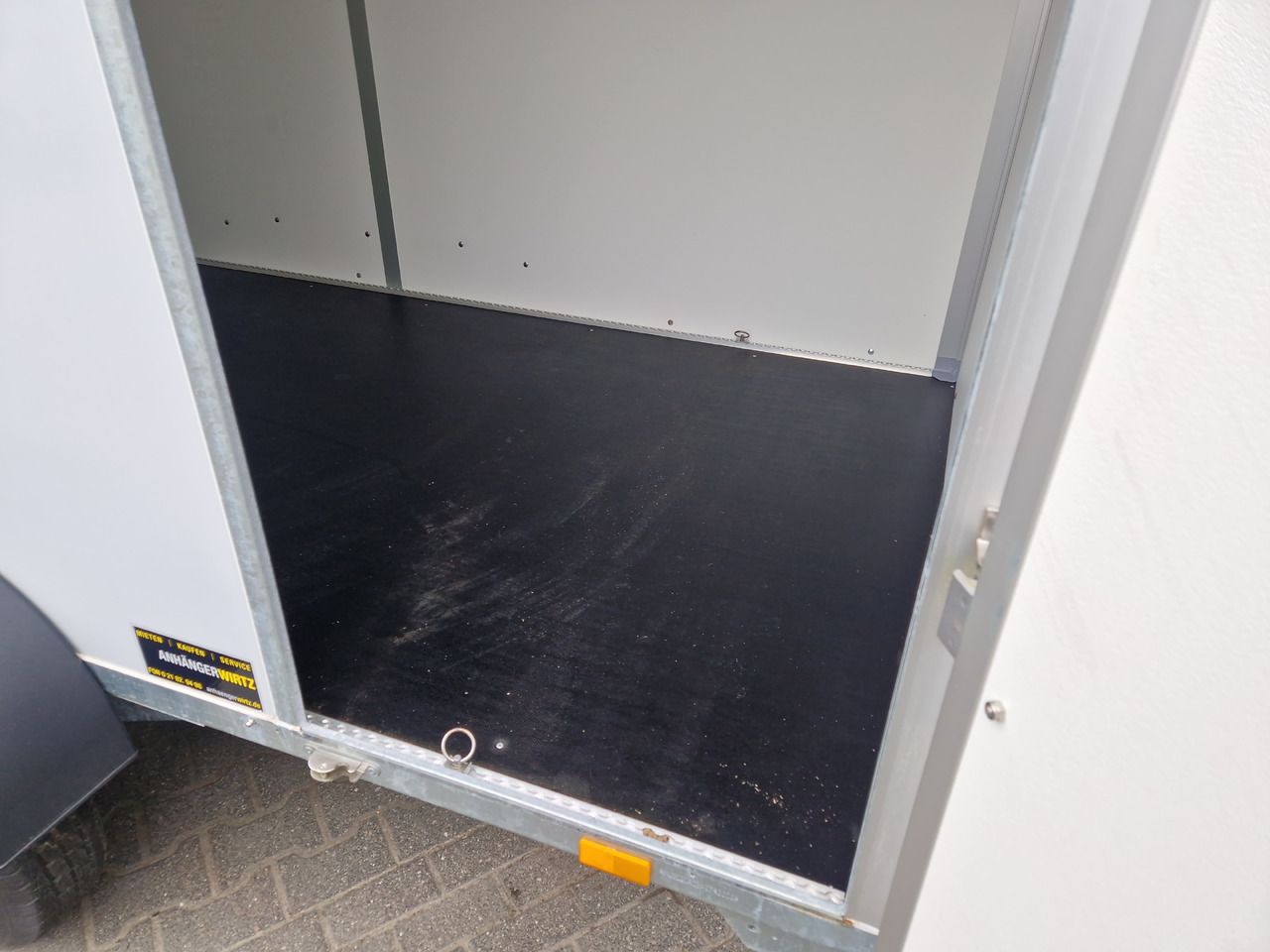 Saris Koffer GO 356 169 200 2700 2 356x169x200cm Hecktüren Seitentür grau GFK (L) 2700kg - Trailer kotak tertutup: gambar 4 Saris Koffer GO 356 169 200 2700 2 356x169x200cm Hecktüren Seitentür grau GFK (L) 2700kg - Trailer kotak tertutup: gambar 4