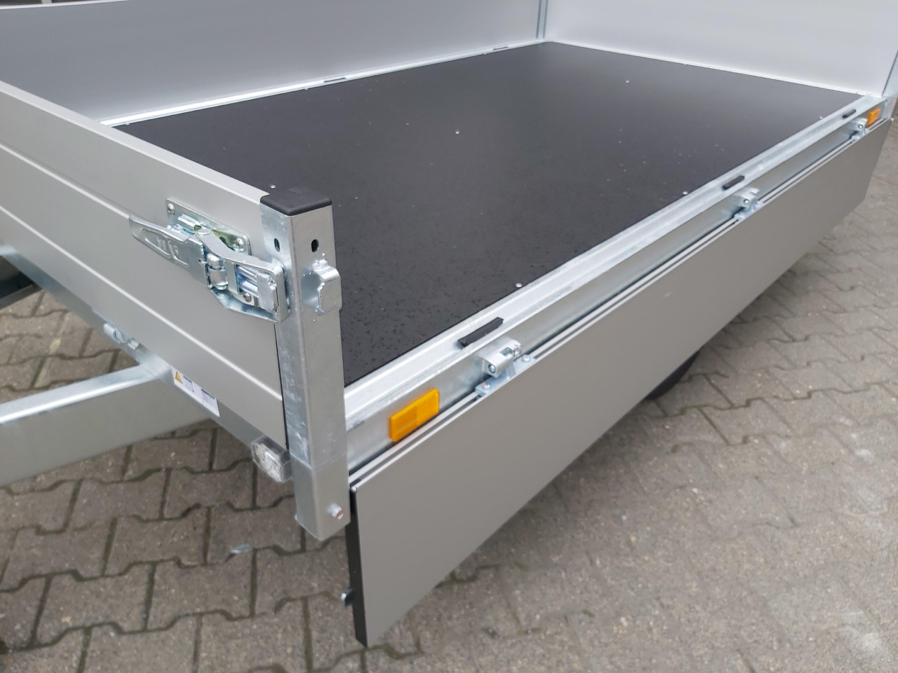 Saris PL 256 150 1500 1 256x150x30cm 13" 1500kg Modell 2024 - Trailer mobil: gambar 4 Saris PL 256 150 1500 1 256x150x30cm 13" 1500kg Modell 2024 - Trailer mobil: gambar 4