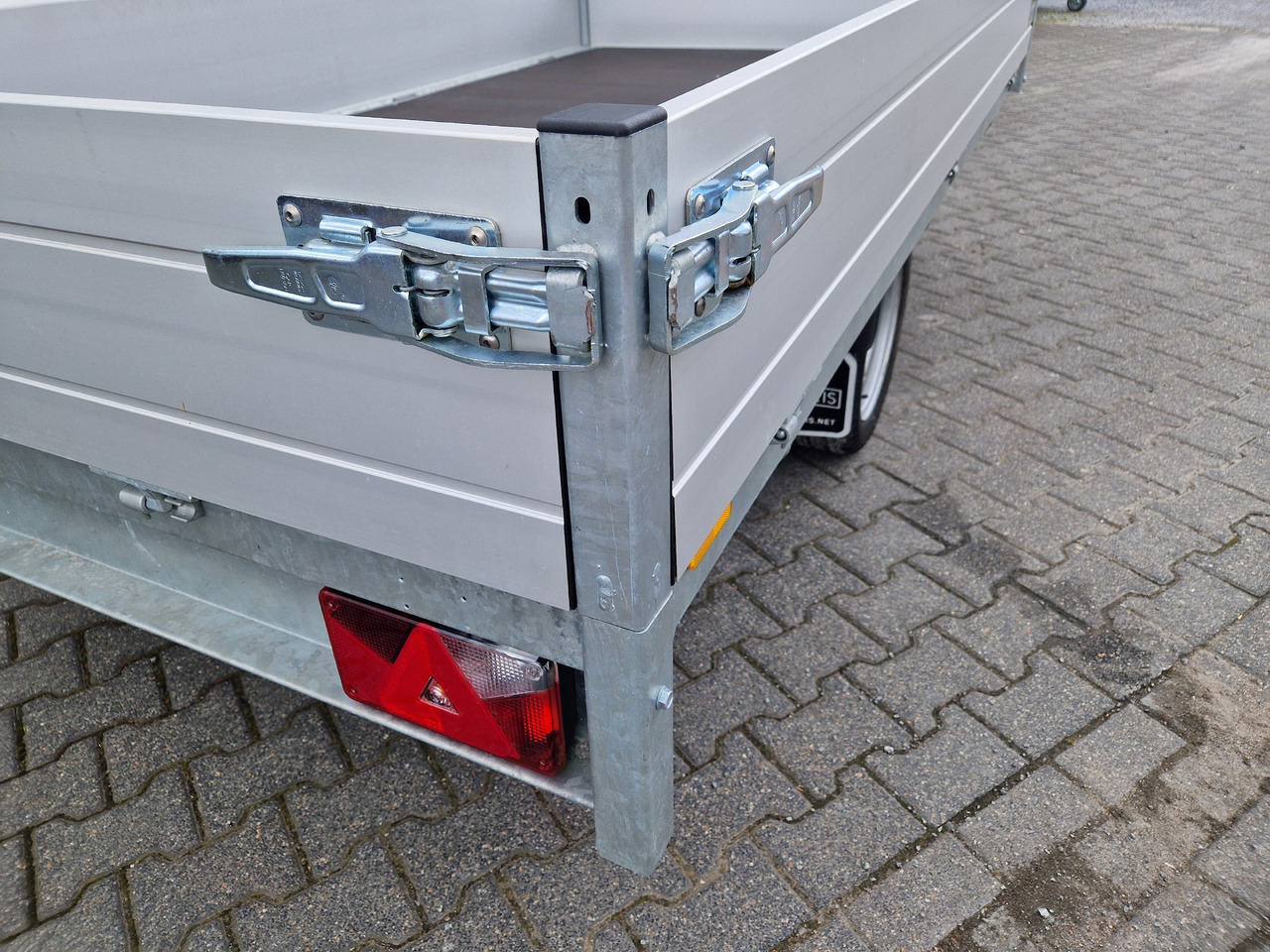 Saris PL 276 150 1500 1 276x150x30cm 13" (S) 1500kg Aktion Abverkauf - Trailer mobil: gambar 3 Saris PL 276 150 1500 1 276x150x30cm 13" (S) 1500kg Aktion Abverkauf - Trailer mobil: gambar 3