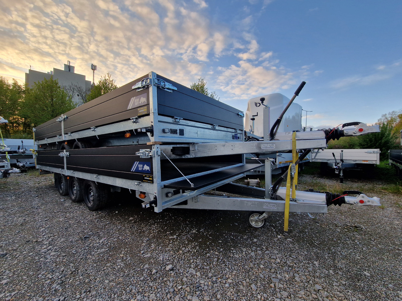 Trailer flatbed Saris PL HD 506 204 3500 3 506x204x35cm heavy duty black LED Licht Tridem (XXL) 3500kg: gambar 11 Trailer flatbed Saris PL HD 506 204 3500 3 506x204x35cm heavy duty black LED Licht Tridem (XXL) 3500kg: gambar 11