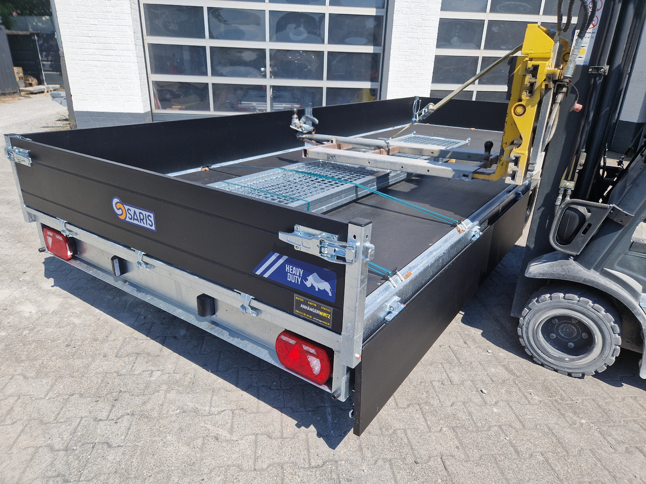 Trailer flatbed Saris PL HD 506 204 3500 3 506x204x35cm heavy duty black LED Licht Tridem (XXL) 3500kg: gambar 13 Trailer flatbed Saris PL HD 506 204 3500 3 506x204x35cm heavy duty black LED Licht Tridem (XXL) 3500kg: gambar 13
