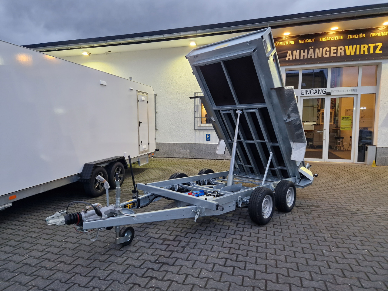 Variant Heckkipper Tieflader 3515 MT20 300x150x30cm Auffahrrampen Stützen Parabelfeder 3500kg 100km - Trailer jungkit: gambar 1 Variant Heckkipper Tieflader 3515 MT20 300x150x30cm Auffahrrampen Stützen Parabelfeder 3500kg 100km - Trailer jungkit: gambar 1