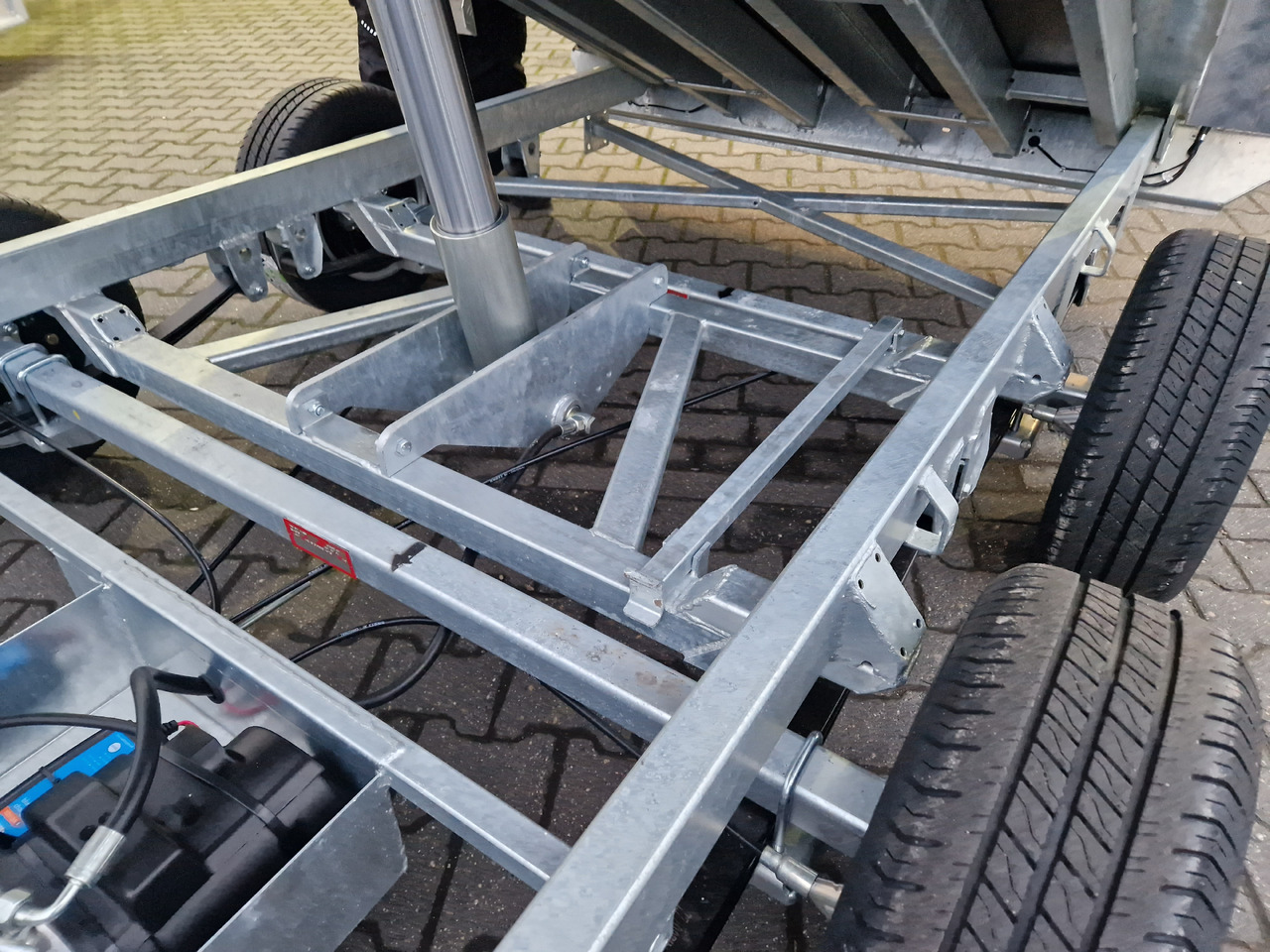 Variant Heckkipper Tieflader 3515 MT20 300x150x30cm Auffahrrampen Stützen Parabelfeder 3500kg 100km - Trailer jungkit: gambar 3 Variant Heckkipper Tieflader 3515 MT20 300x150x30cm Auffahrrampen Stützen Parabelfeder 3500kg 100km - Trailer jungkit: gambar 3