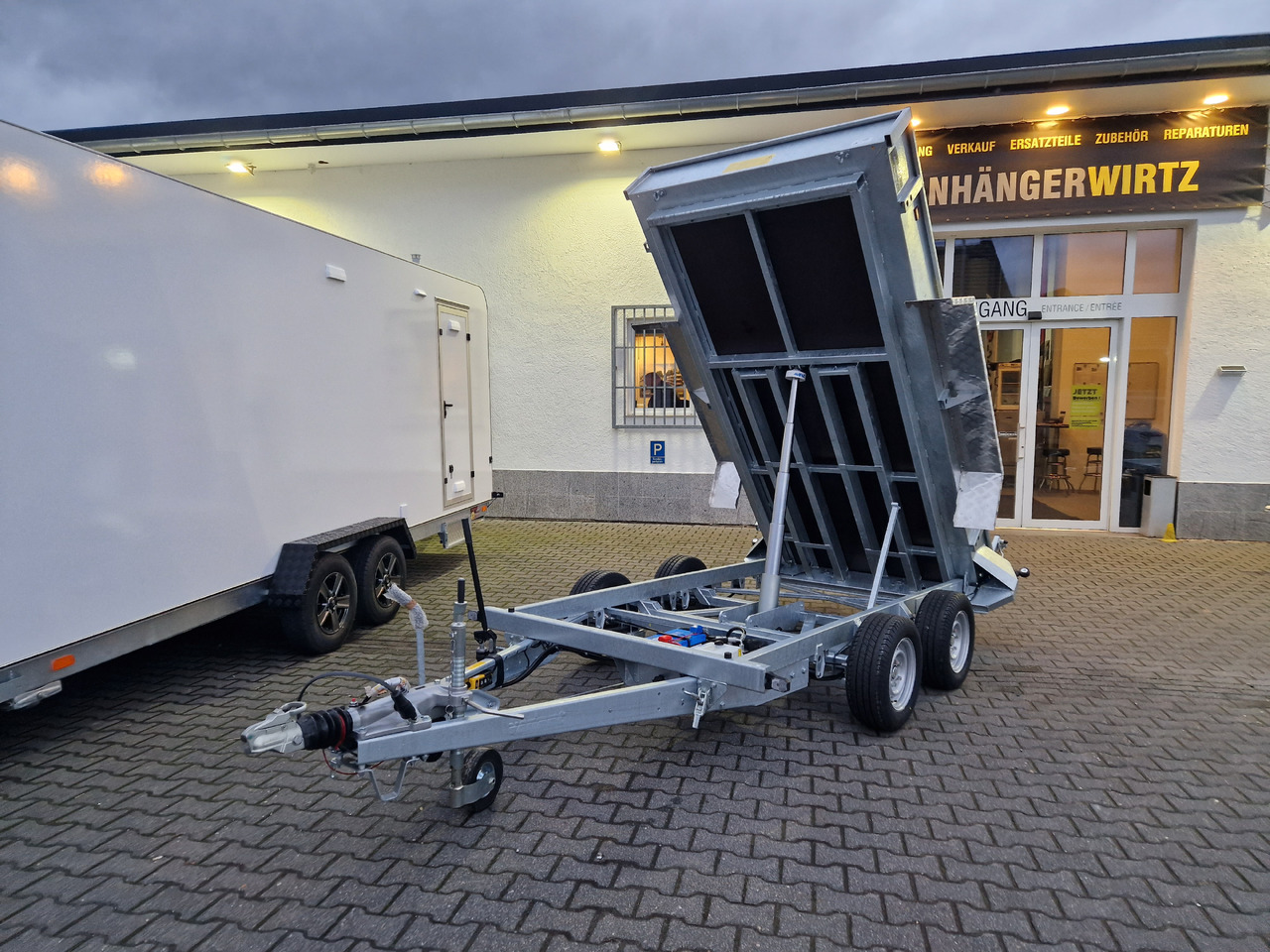 Variant Heckkipper Tieflader 3515 MT20 300x150x30cm Auffahrrampen Stützen Parabelfeder 3500kg 100km - Trailer jungkit: gambar 4 Variant Heckkipper Tieflader 3515 MT20 300x150x30cm Auffahrrampen Stützen Parabelfeder 3500kg 100km - Trailer jungkit: gambar 4