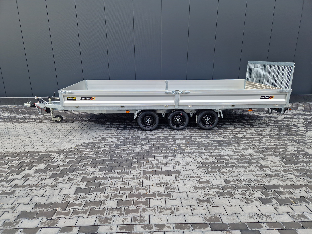 Variant Maschinentransporter 3553 UX Maxi LOAD blackline LED Tridem Parabel 3500kg - Trailer untuk mesin konstruksi: gambar 2 Variant Maschinentransporter 3553 UX Maxi LOAD blackline LED Tridem Parabel 3500kg - Trailer untuk mesin konstruksi: gambar 2