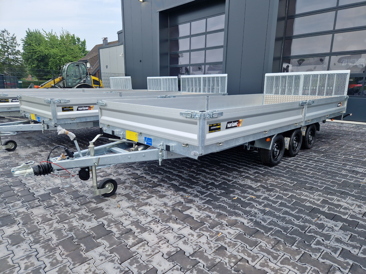 Variant Maschinentransporter 3553 UX Maxi LOAD blackline LED Tridem Parabel 3500kg - Trailer untuk mesin konstruksi: gambar 1 Variant Maschinentransporter 3553 UX Maxi LOAD blackline LED Tridem Parabel 3500kg - Trailer untuk mesin konstruksi: gambar 1