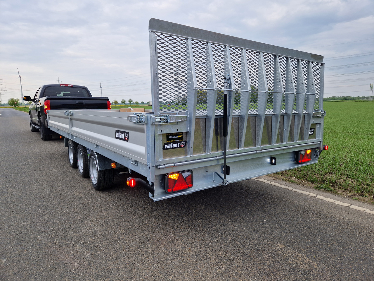 Variant Maschinentransporter 3553 UX Maxi Load LED Tridem Parabelfeder 3500kg Modell 2024 - Trailer jungkit: gambar 3 Variant Maschinentransporter 3553 UX Maxi Load LED Tridem Parabelfeder 3500kg Modell 2024 - Trailer jungkit: gambar 3