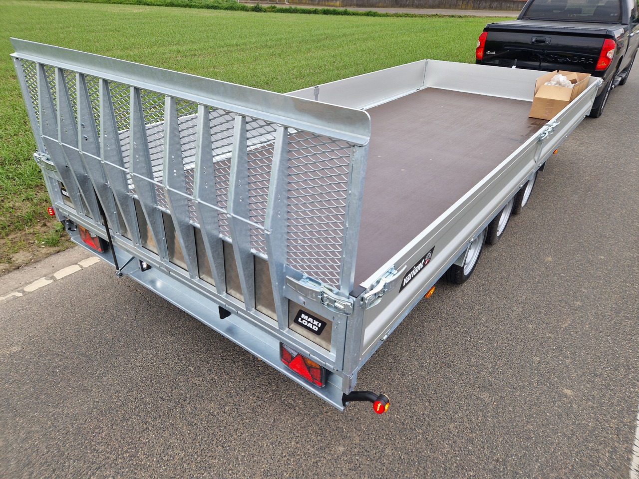 Variant Maschinentransporter 3553 UX Maxi Load LED Tridem Parabelfeder 3500kg Modell 2024 - Trailer jungkit: gambar 5 Variant Maschinentransporter 3553 UX Maxi Load LED Tridem Parabelfeder 3500kg Modell 2024 - Trailer jungkit: gambar 5