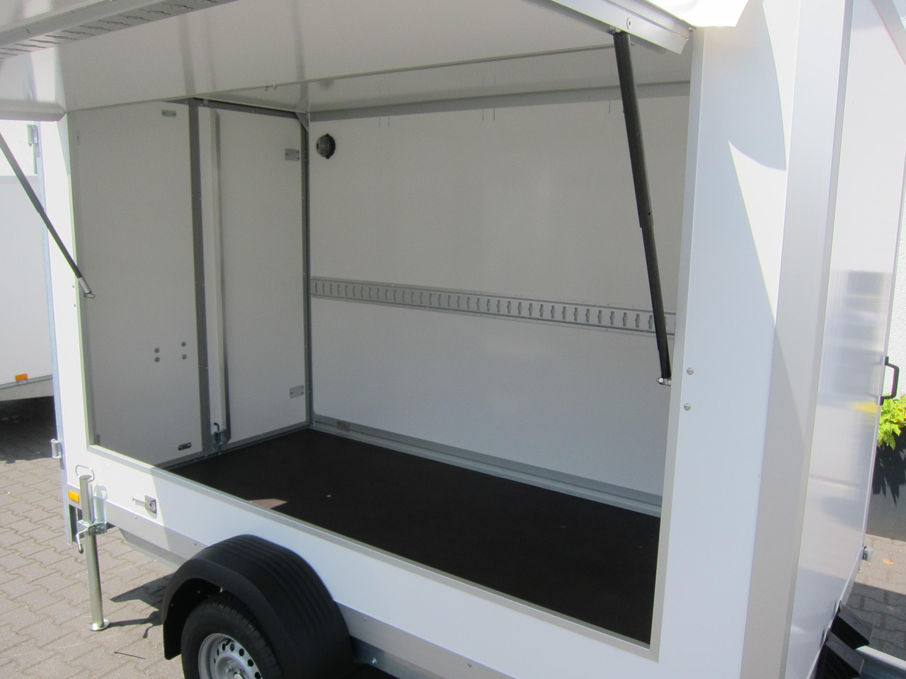 WM Meyer Koffer AZ 1330/151 S35 +Seitenklappe Zurrsystem (M) 1300kg - Trailer kotak tertutup: gambar 2 WM Meyer Koffer AZ 1330/151 S35 +Seitenklappe Zurrsystem (M) 1300kg - Trailer kotak tertutup: gambar 2