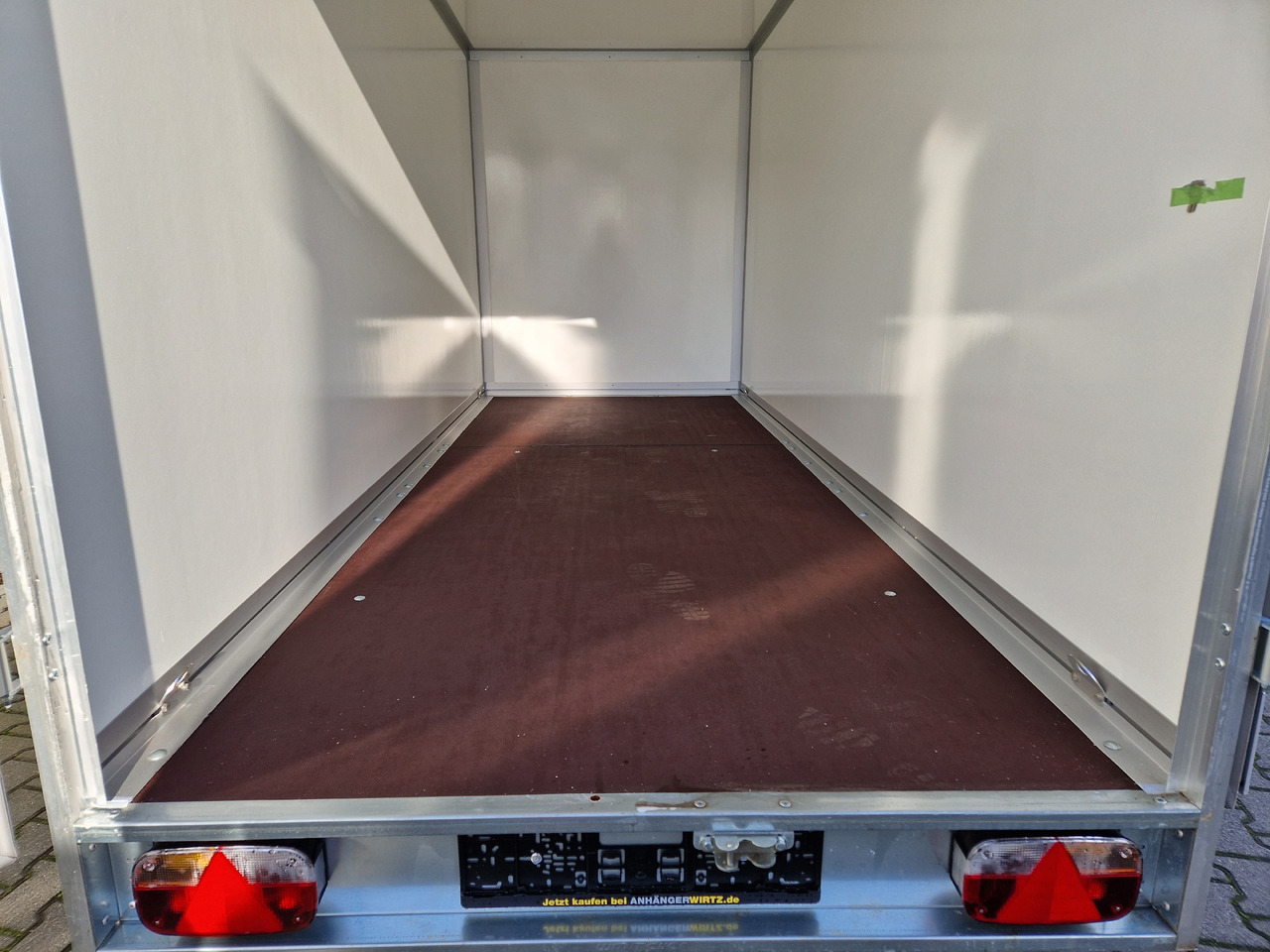 WM Meyer Koffer AZ 2040/151 S35 401x151x185cm (XL) 2000kg - Trailer kotak tertutup: gambar 5 WM Meyer Koffer AZ 2040/151 S35 401x151x185cm (XL) 2000kg - Trailer kotak tertutup: gambar 5