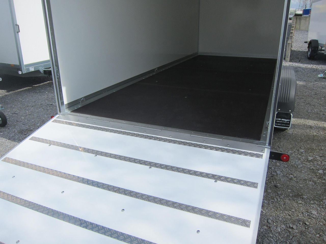 WM Meyer Koffer AZ 3560/200 S40 601x200x225cm extrahoch Heckrampe 3500kg preorder Aktion - Trailer kotak tertutup: gambar 2 WM Meyer Koffer AZ 3560/200 S40 601x200x225cm extrahoch Heckrampe 3500kg preorder Aktion - Trailer kotak tertutup: gambar 2